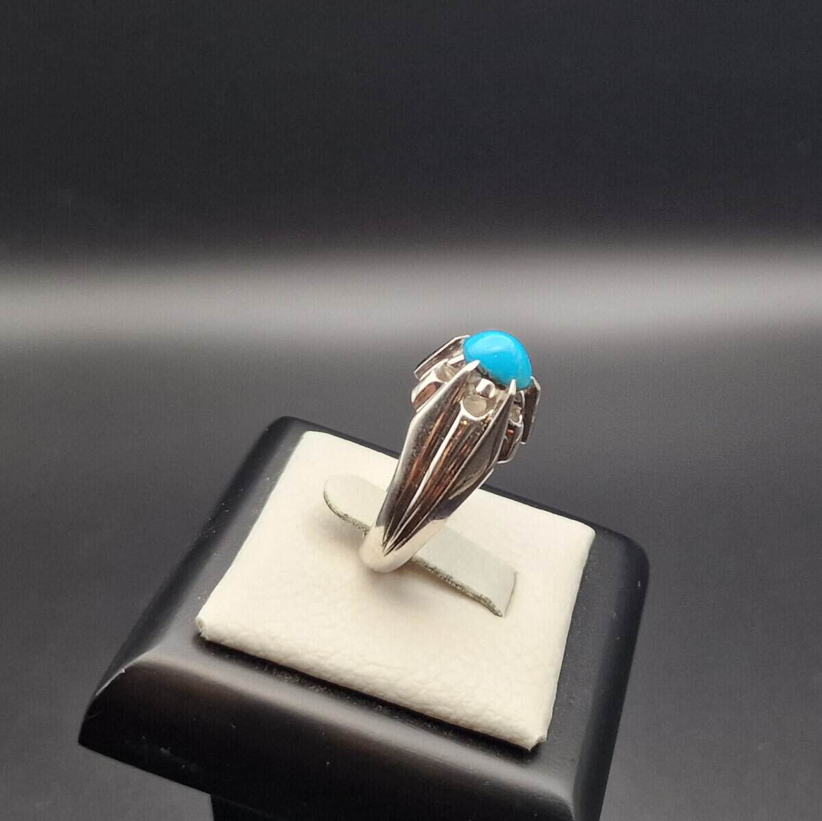 Silver Ring with Turquoise (Fairuz / Ferozeh) – Prong Oval Stone