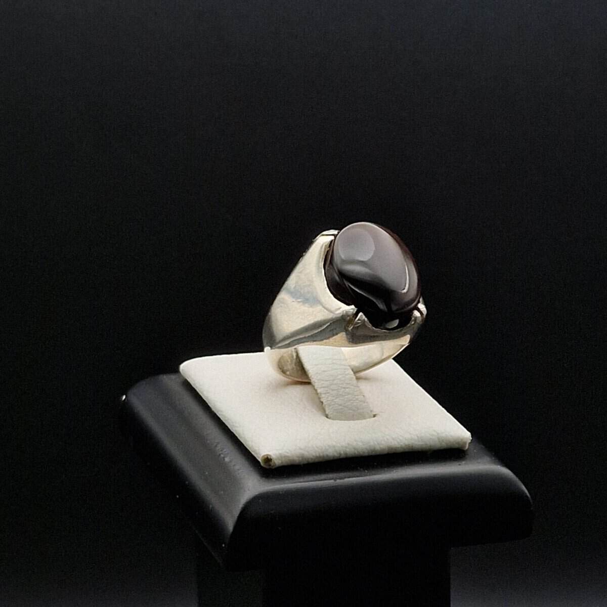 Silver Ring with Black Yemeni Aqeeq (Agate) – Handcrafted