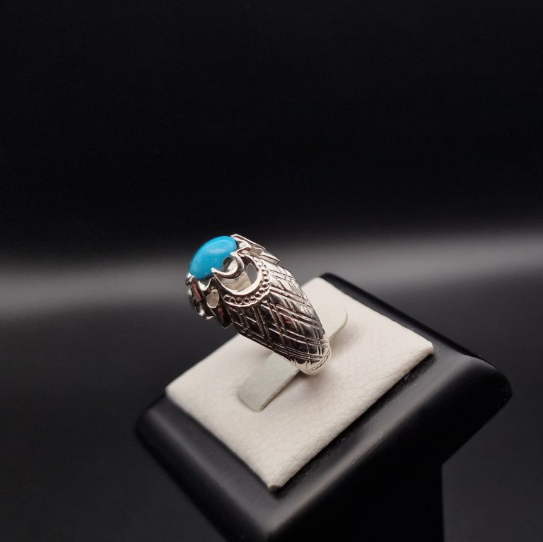Handcrafted Silver Ring with Turquoise (Fairuz) – 6-Prong Oval Stone & Band with Rhombus Design