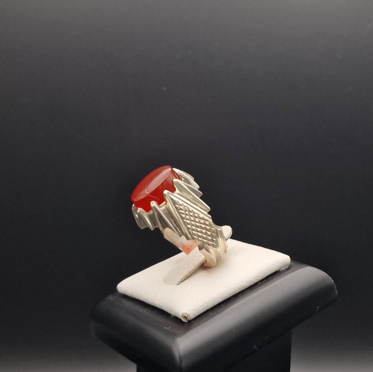 Silver Yemeni Aqeeq Ring - Red Agate – Handcrafted jewelry