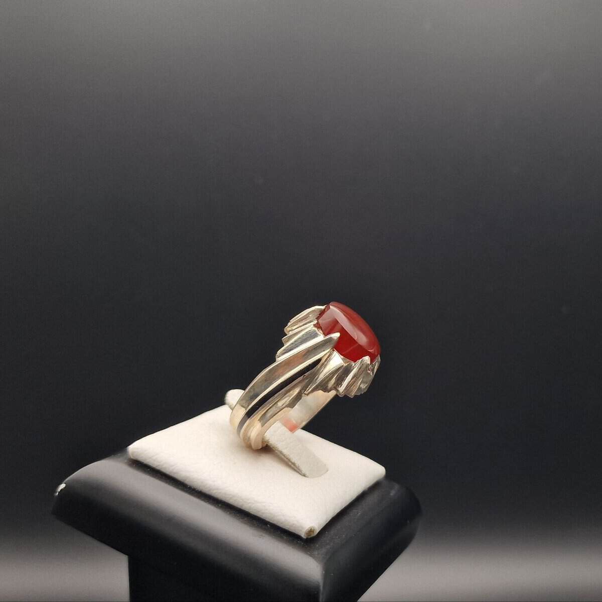 Yemeni Red Aqeeq Silver Ring – Handcrafted jewelry