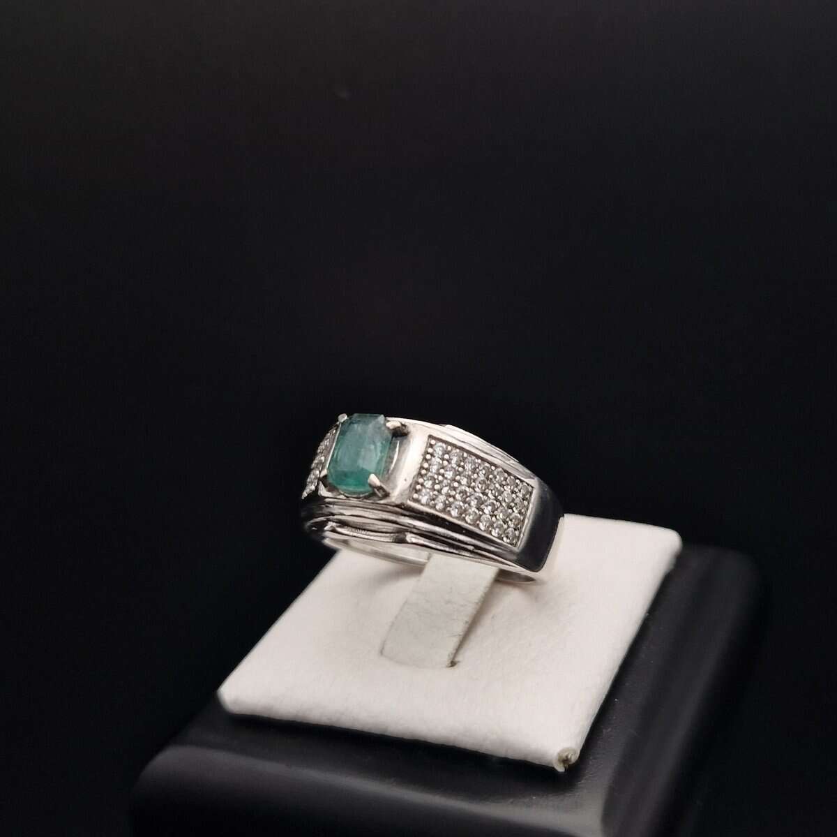 Emerald Ring one-of-a-kind creation - Handmade Jewelry