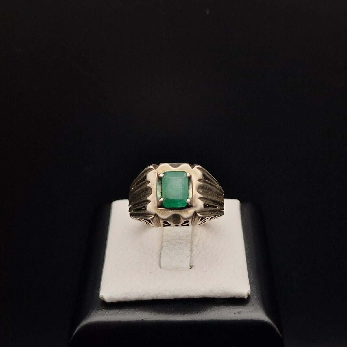 Emerald Ring – Handcrafted Unisex Silver Ring