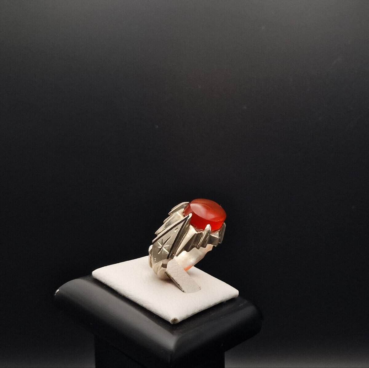 Yemeni Red Aqeeq - Silver Ring – Handcrafted