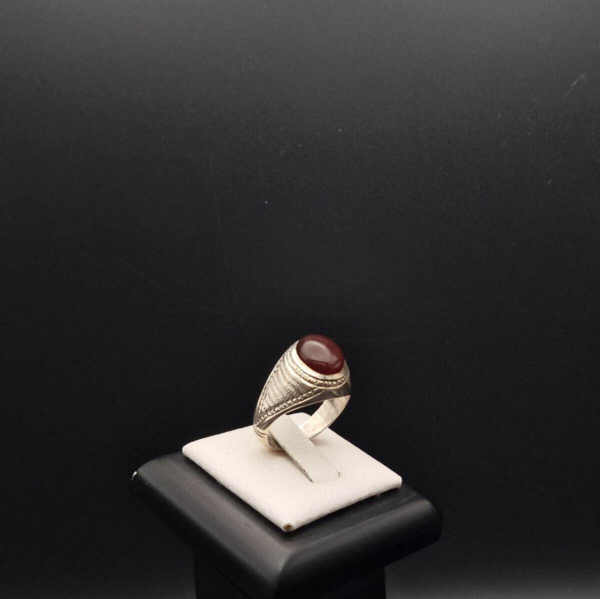 Yemeni Agate - Silver Ring – Handcrafted (Red Aqeeq)
