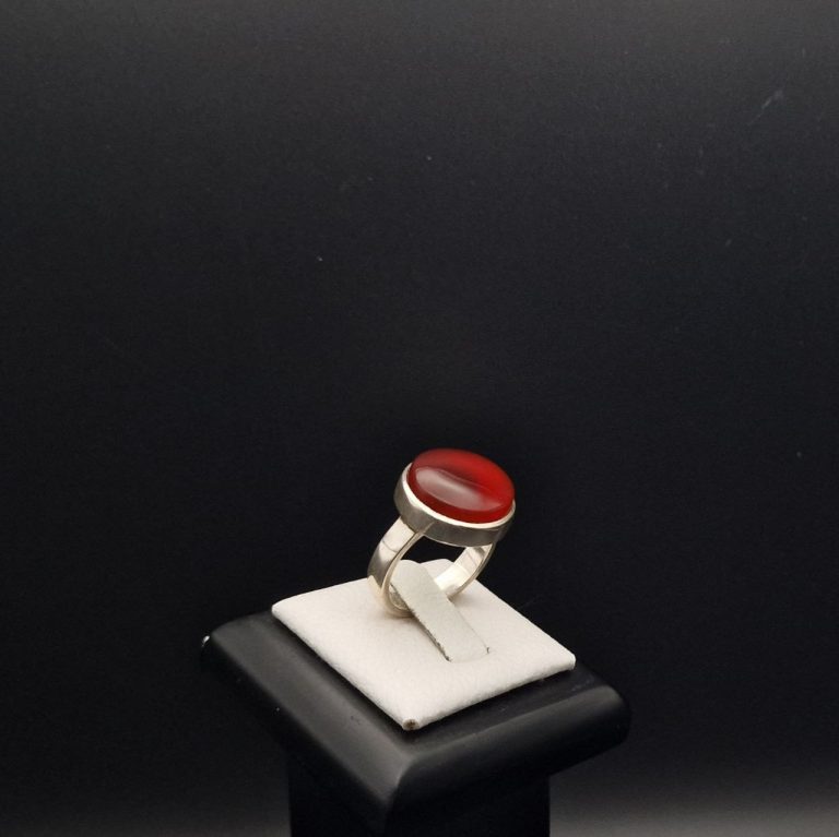 Aqeeq Yamani Silver Ring – Handcrafted Red Agate