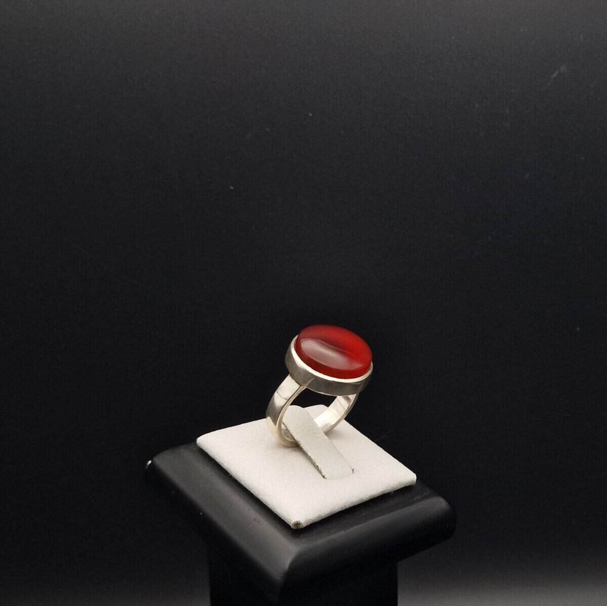 Aqeeq Yamani Silver Ring – Handcrafted Red Agate