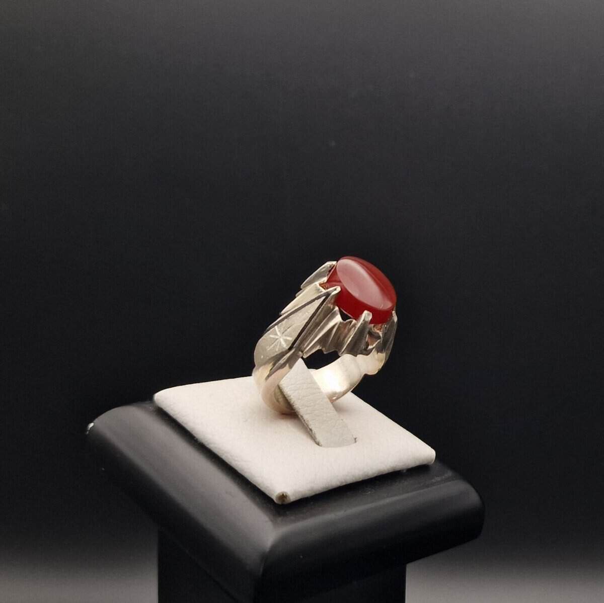 Yemeni Red Aqeeq - Silver Ring – Handcrafted