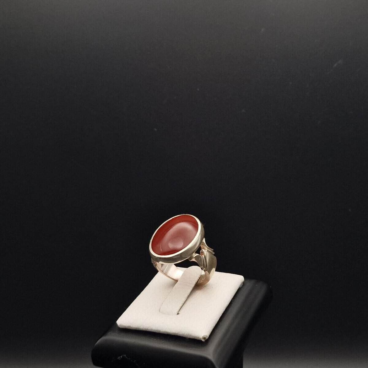 Yemeni Red Aqeeq - Silver Ring – Handcrafted